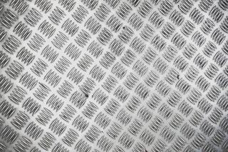 Tôle d'aluminium à relief en losanges, vue rapprochée