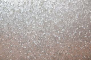 Fleurage d'une tôle d'acier galvanisée à chaud